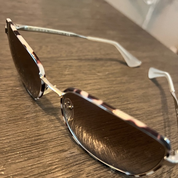 Prada sunglasses - Picture 3 of 4